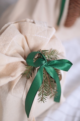 Detail Sleife für nachhaltiges Geschenkepapier