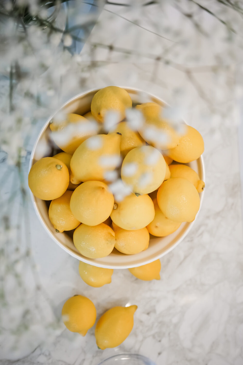 Zitroner im Schüssel Ideen für Osterdeko Frühlingsdeko