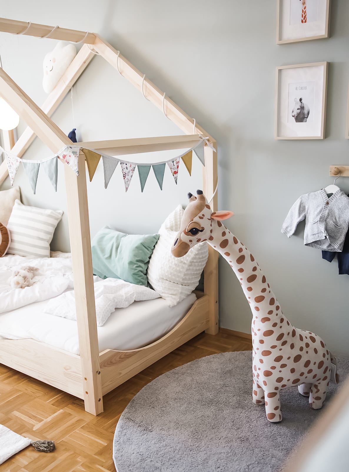 H&M giraffe im Kinderzimmer süße Tierbilder